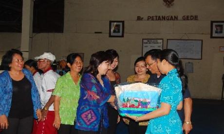 NY. SELLY SERAHKAN APE DI BR. PETANGAN GEDE DESA UBUNG KAJA KECAMATAN DENPASAR UTARA DAN DI BANJAR T