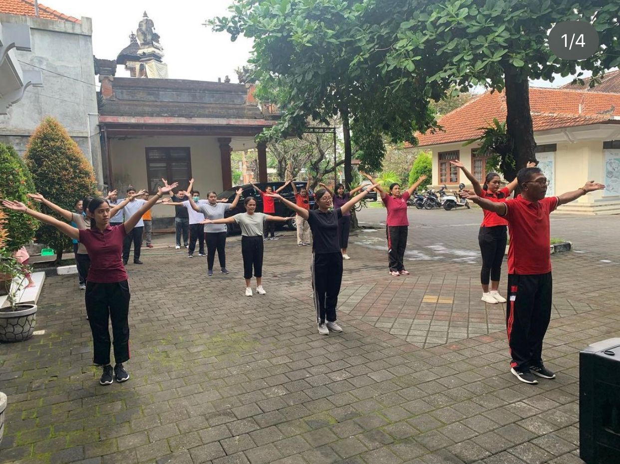 Kegiatan rutin jumat pagi dengan melaksanakan senam sehat