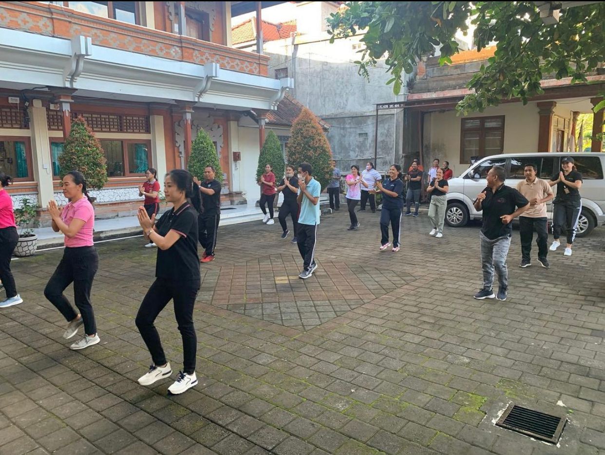 Senam Sewaka Darma yang di ikuti oleh seluruh pegawai Dinas PMD Kota Denpasar