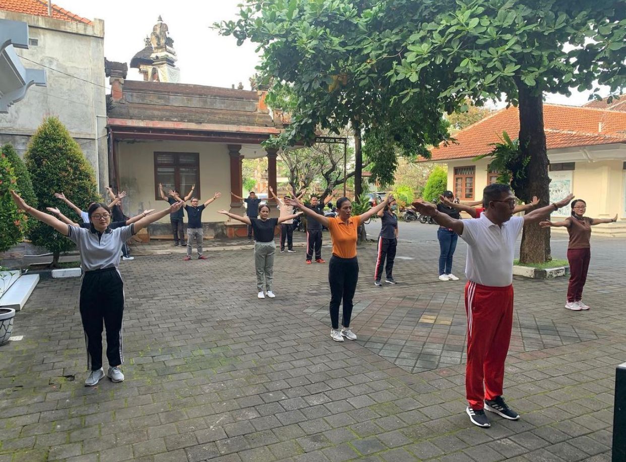 Kegiatan rutin jumat pagi dengan melaksanakan senam sehat