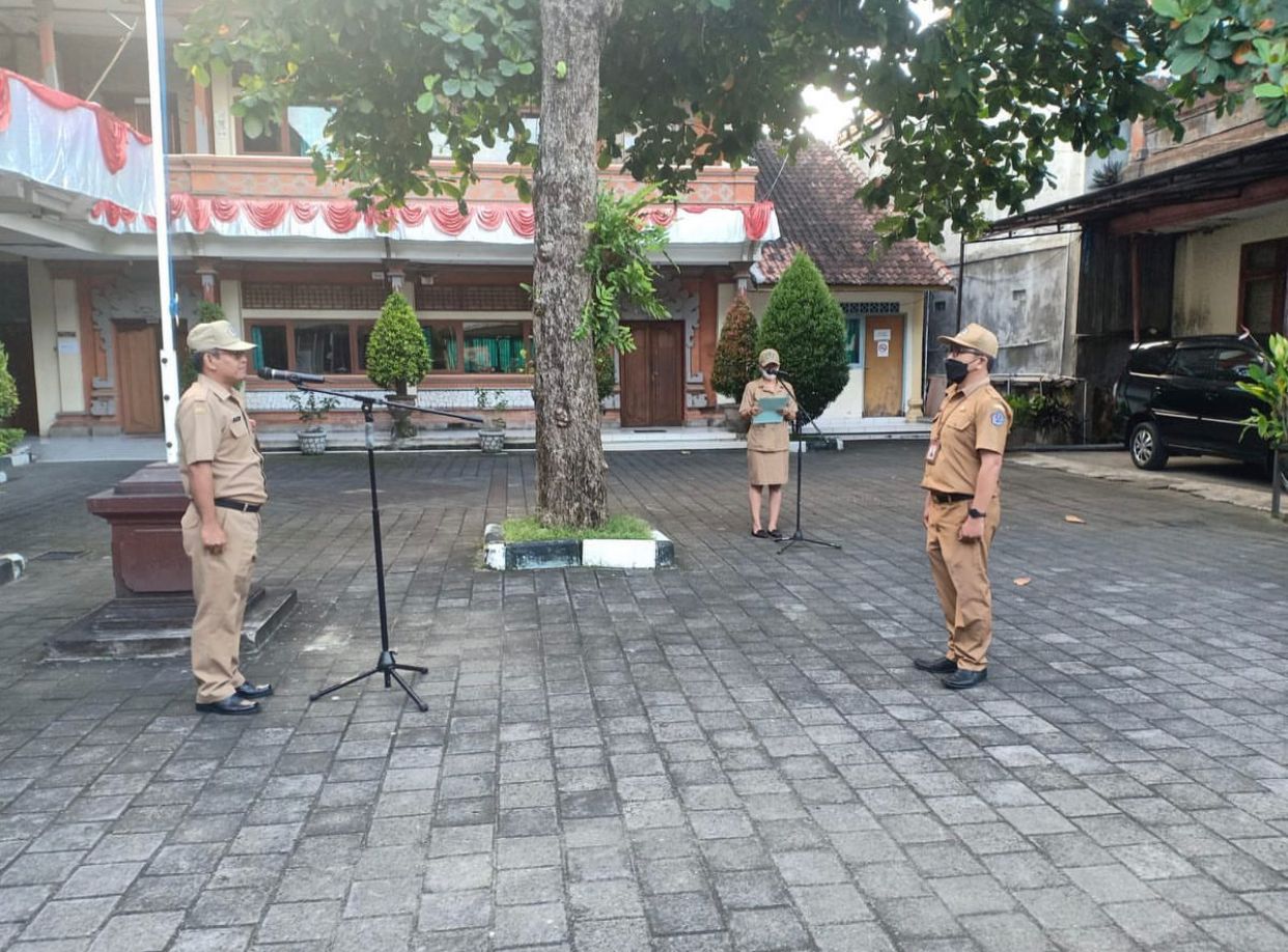 Apel Disiplin yang rutin di laksanakan di halaman kantor DPMD Kota Denpasar