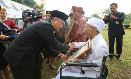 Puncak HUT Ke-226 Kota Denpasar,  Pemkot Gelar Apel Bendera
