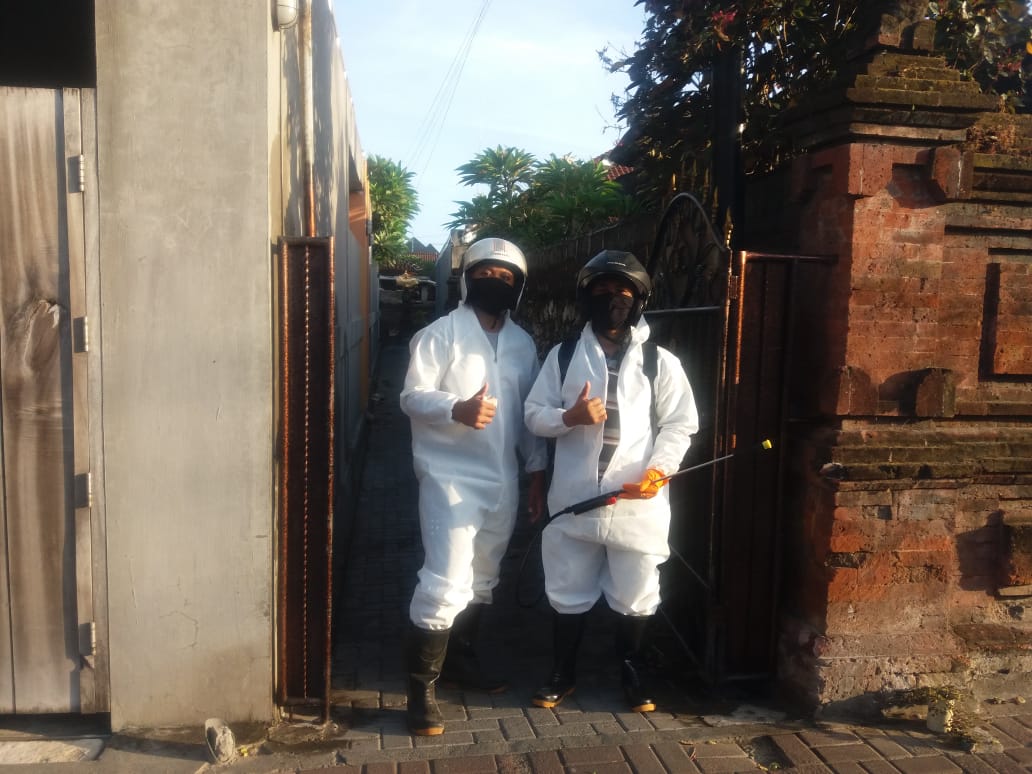   Penyemprotan Disinpektan di Daerah Sanur
