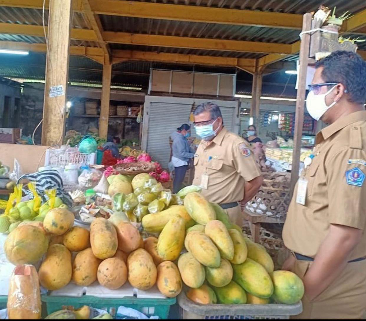  Pemantauan Penerapan Protokol Kesehatan Para Pedagang Di Pasar Pasah Pemedilan Kelurahan Pemecutan, Denpasar Barat