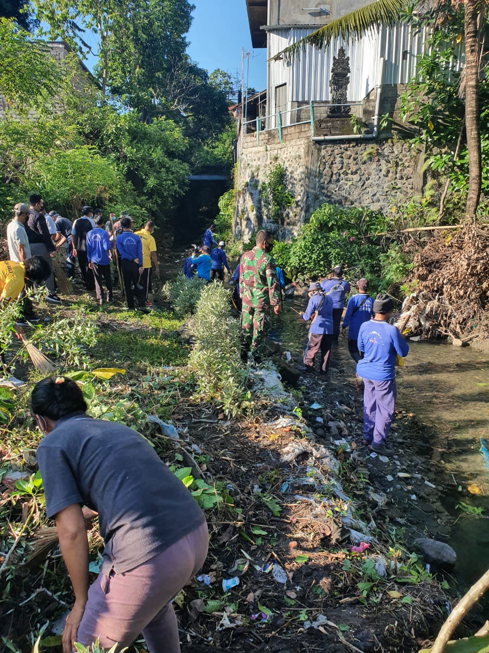 Gotong Royong Kebersihan Sungai ditukad Ulun Danu Padangsambian.