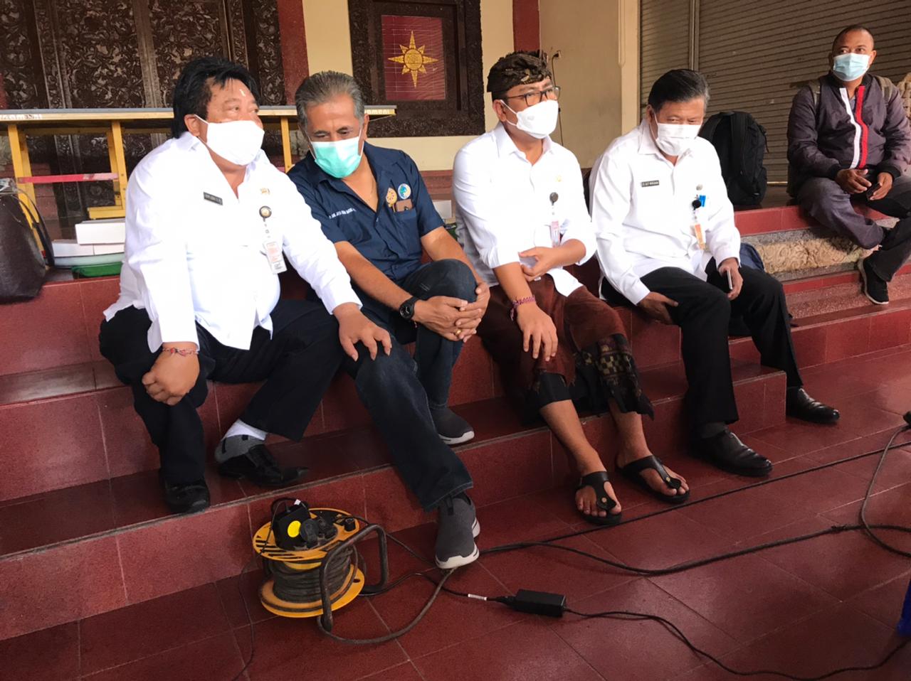 pelaksanaan vaksinasi didesa dangin puri kaja Kecamatan Denut dihadiri Bapak Wakil Walikota