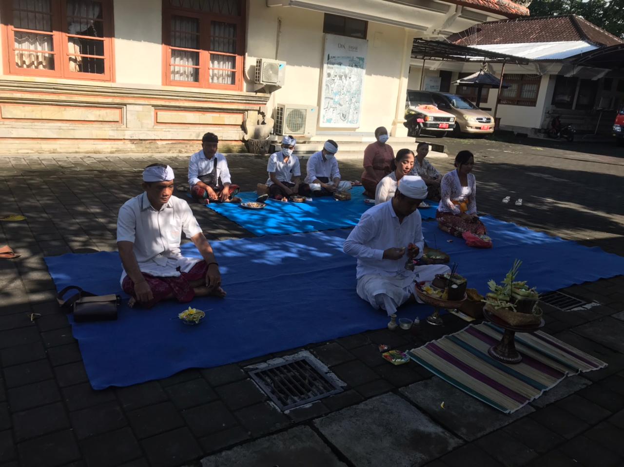 Persembahyangan bersama Menyambut Hari Suci Tumpek Landep