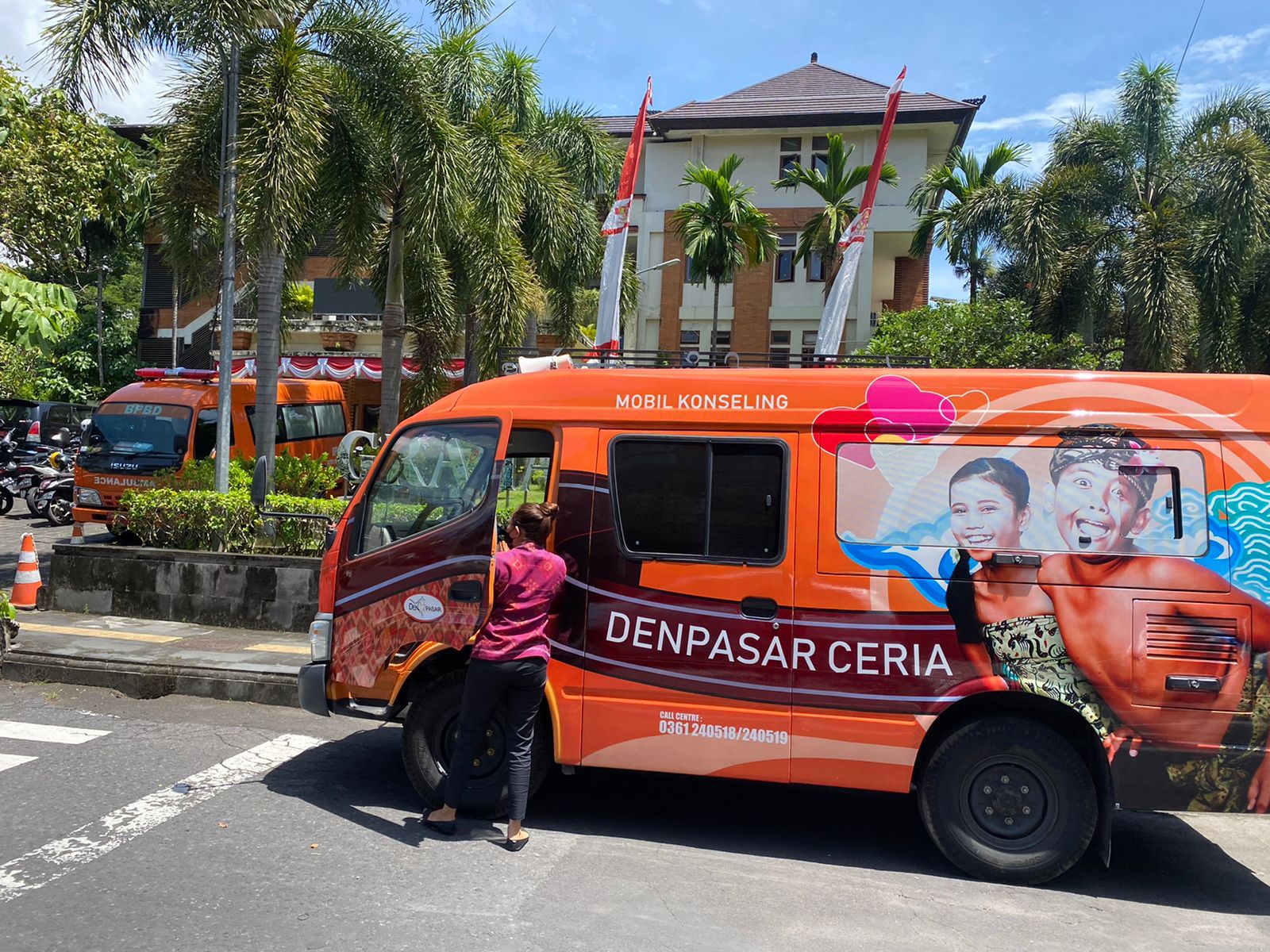 Sosialisasi keliling mengenai layanan konseling Mobil Ceria Denpasar