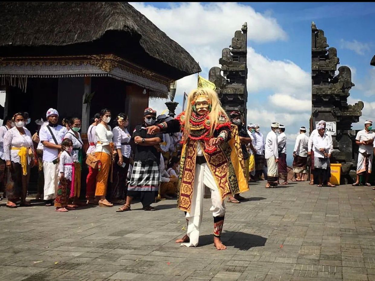 Bakti Penganyar Kota Denpasar ring Pura Besakih.