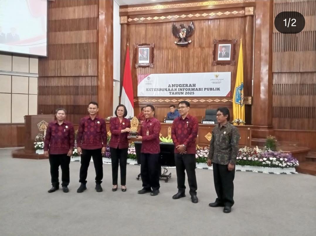 Menerima Penghargaan Anugerah Keterbukaan Informasi Publik Tahun 2025